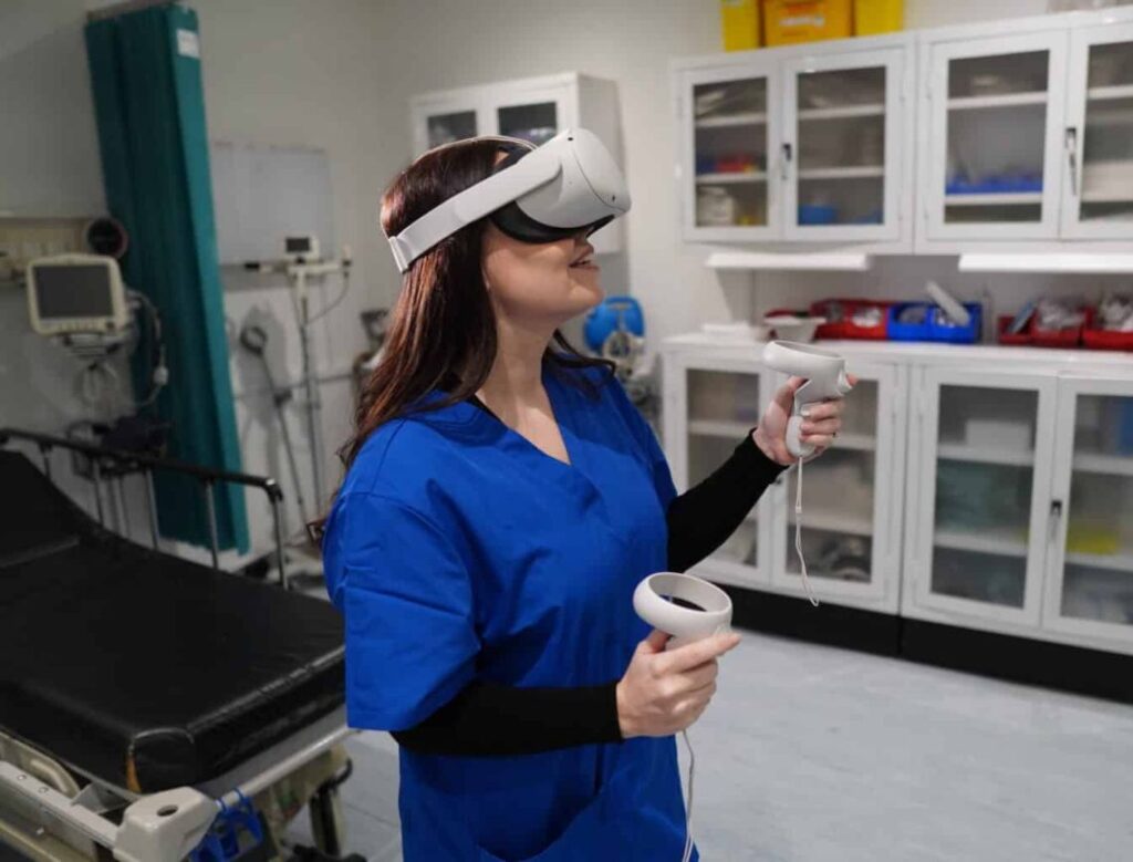 Student in VR clinical simulation